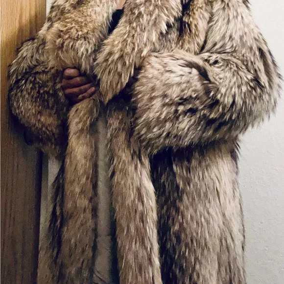 Sex and the City - Carrie Bradshaw- Genuine Tanuki Racoon Fur Coat by SFC - Picture 6 of 9